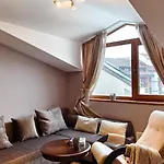 Cozy Stylish 2-bedroom Near Road, 5min To Gondola & Bars Apartment Bansko