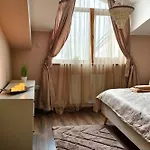 Cozy Stylish 2-bedroom Near Road, 5min To Gondola & Bars * Bansko