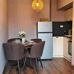 Cozy Stylish 2-bedroom Near Road, 5min To Gondola & Bars