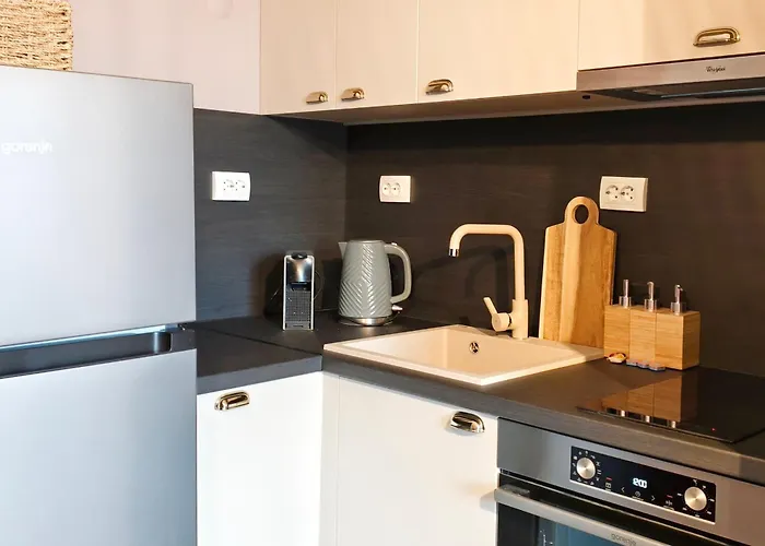 Apartment Cozy Stylish 2-bedroom Near Road, 5min To Gondola & Bars