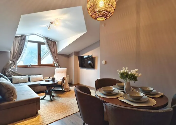 Cozy Stylish 2-bedroom Near Road, 5min To Gondola & Bars