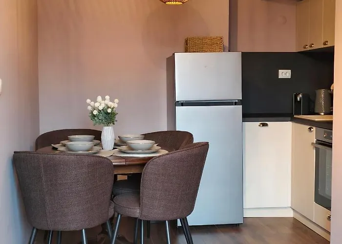 Cozy Stylish 2-bedroom Near Road, 5min To Gondola & Bars